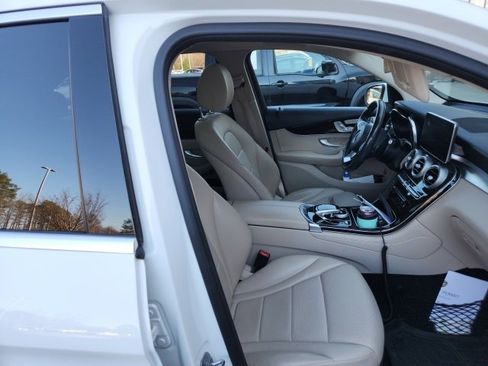 Used 2017 Mercedes-Benz GLC 300 4MATIC image 9