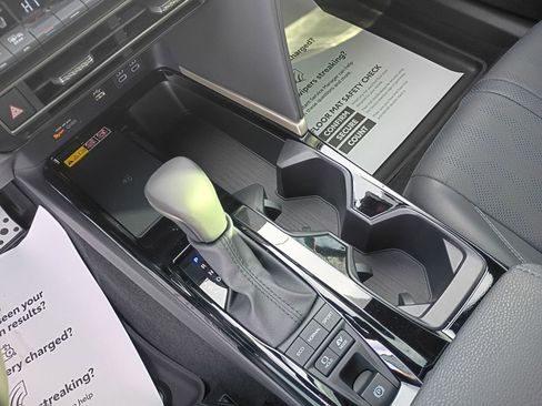 Used 2025 Toyota Camry XSE image 27