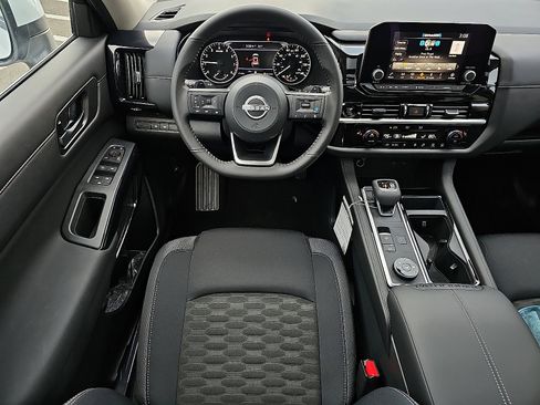 New 2025 Nissan Pathfinder SV w/ SV Premium Package image 7