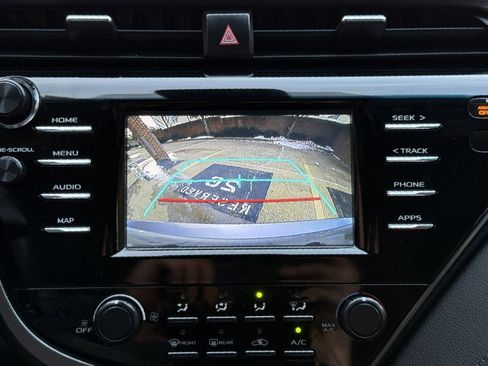Used 2019 Toyota Camry LE image 23
