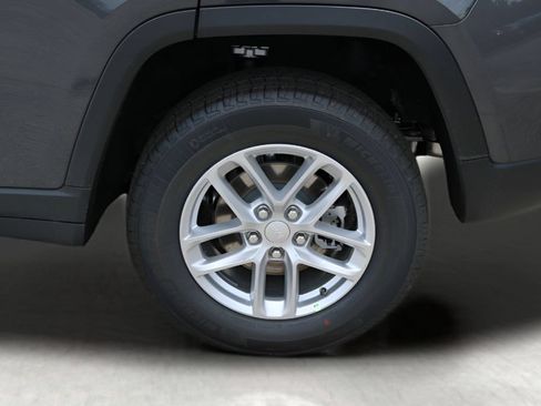 New 2026 Jeep Grand Cherokee Laredo RWD image 9