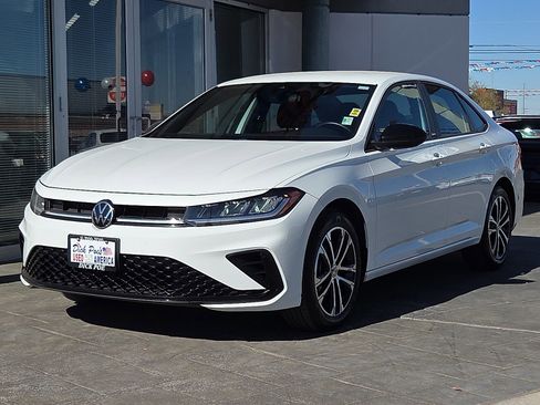 Used 2025 Volkswagen Jetta Sport image 2