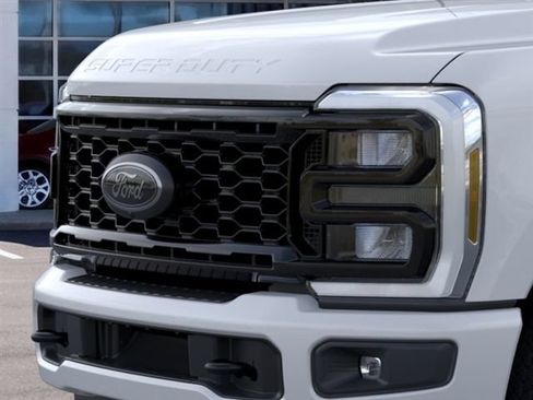 New 2026 Ford F250 Lariat w/ Black Appearance Package AWD/4WD image 17