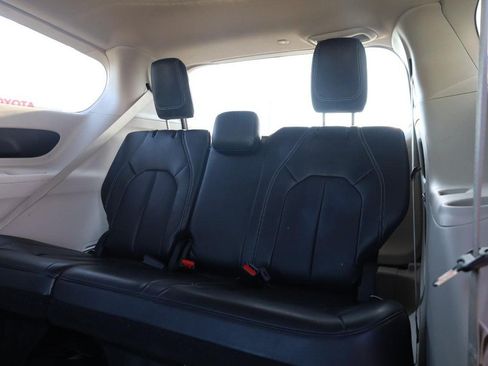Used 2024 Chrysler Pacifica Touring-L FWD image 28