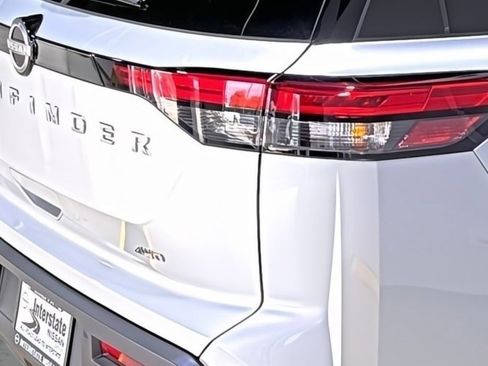 Certified 2025 Nissan Pathfinder S image 13