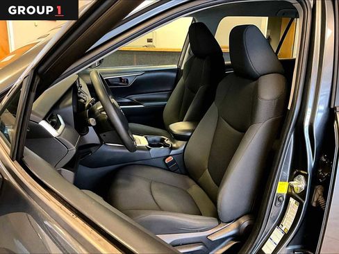 Certified 2021 Toyota RAV4 LE image 8