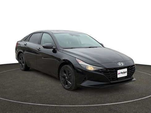 Used 2022 Hyundai Elantra SEL w/ Convenience Package image 9