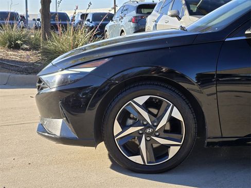 Used 2023 Hyundai Elantra Limited image 14