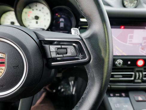 Certified 2024 Porsche Macan image 16