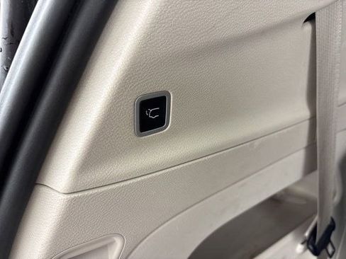Used 2023 Chrysler Pacifica Touring-L image 35