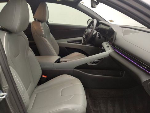 Used 2025 Hyundai Elantra Limited FWD image 21