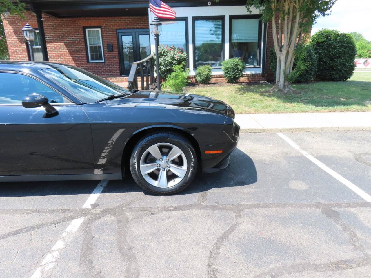 Used 2019 Dodge Challenger SXT RWD image 10