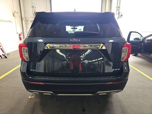 Used 2024 Ford Explorer XLT w/ Equipment Group 202A AWD/4WD image 4