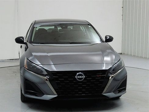 Used 2025 Nissan Altima 2.5 SR image 2