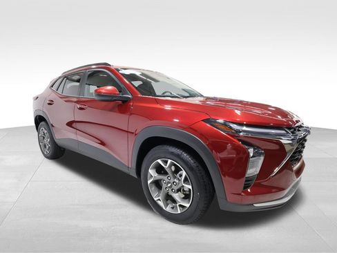 Certified 2025 Chevrolet Trax LT FWD image 6