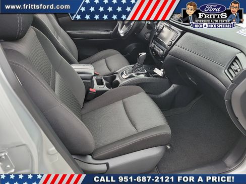 Used 2019 Nissan Rogue SV w/ Premium Package FWD image 14