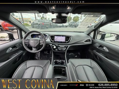Used 2026 Chrysler Pacifica Limited w/ S Appearance Package FWD image 38