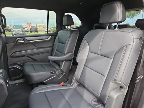 Used 2026 GMC Acadia Elevation w/ Elevation Premium Package FWD image 18