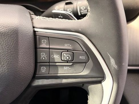Certified 2025 Jeep Grand Cherokee Altitude AWD/4WD image 14