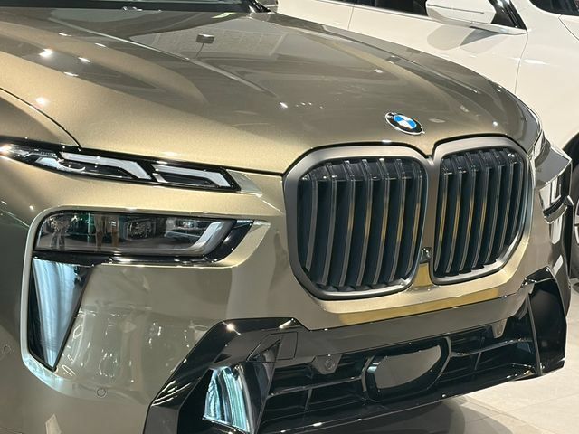 New 2026 BMW X7 xDrive40i w/ M Sport Package AWD/4WD image 7