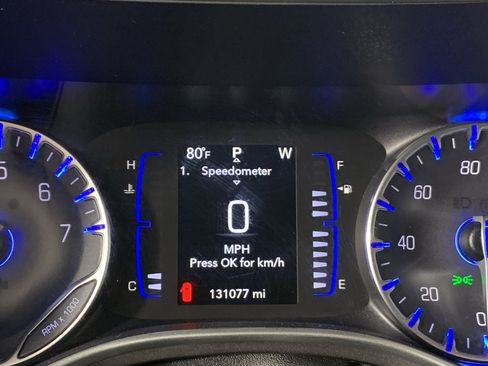 Used 2020 Chrysler Pacifica Touring w/ Tire & Wheel Group FWD image 22