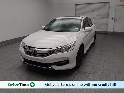 Used 2017 Honda Accord Touring image 1