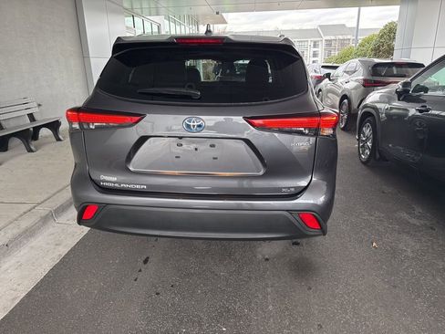 Used 2022 Toyota Highlander XLE image 5