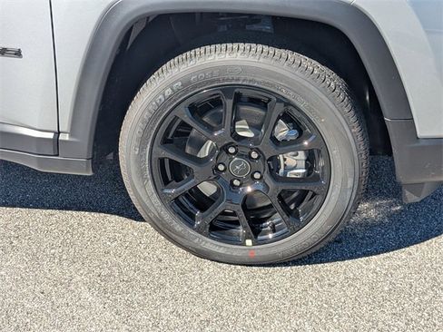 New 2026 Jeep Compass Latitude image 11