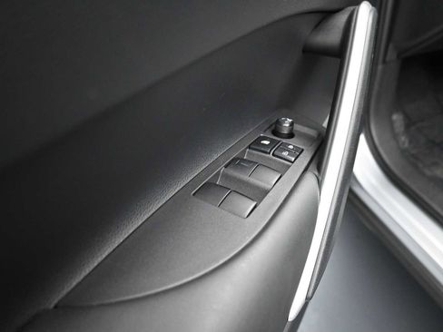 Used 2025 Toyota Corolla Cross AWD Hybrid w/ Moonroof Package image 9