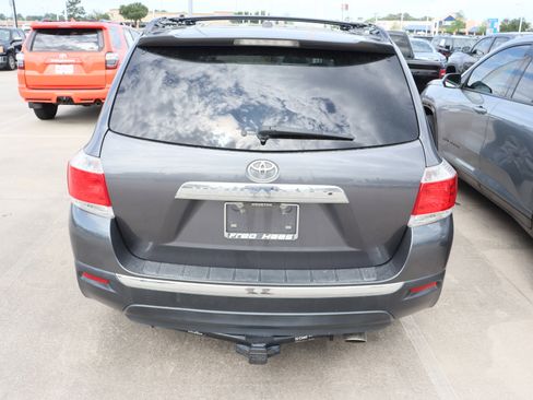 Used 2012 Toyota Highlander Limited w/ Tow Pkg image 7