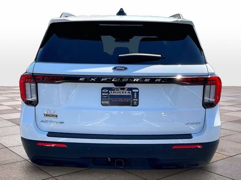 Certified 2025 Ford Explorer Active RWD image 4