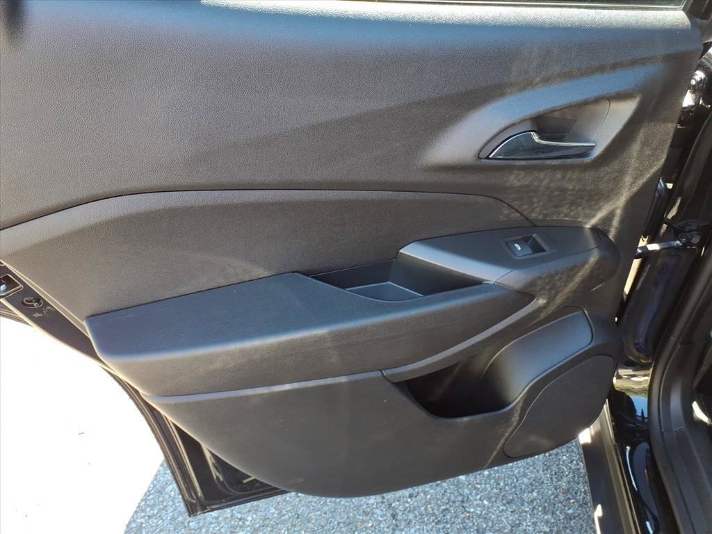 Used 2025 Chevrolet Trax LT FWD image 19