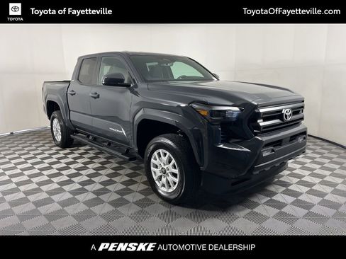 Certified 2025 Toyota Tacoma SR5 w/ SR5 Upgrade Package AWD/4WD image 12