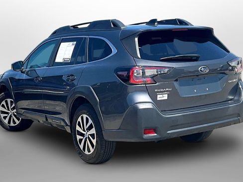 Used 2023 Subaru Outback Premium AWD/4WD image 9