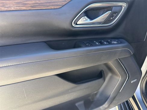 Used 2023 Chevrolet Suburban Premier image 20