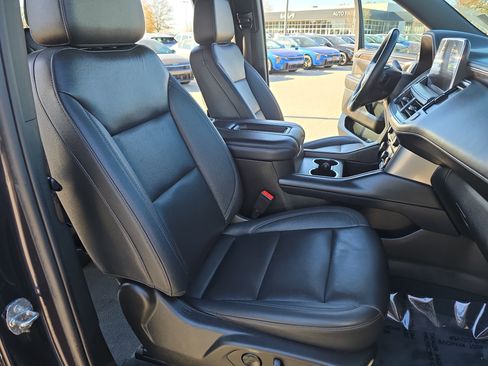 Used 2022 Chevrolet Tahoe Z71 w/ Luxury Package image 10