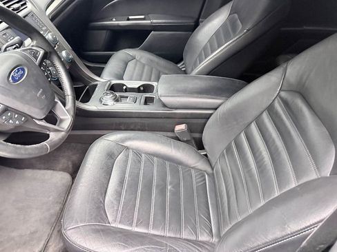 Used 2017 Ford Fusion SE image 10