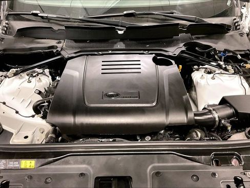 Used 2025 Land Rover Discovery S AWD/4WD image 31