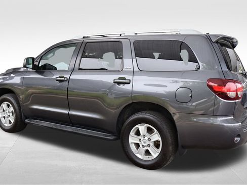 Used 2019 Toyota Sequoia SR5 AWD/4WD image 10