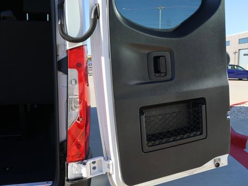 Used 2019 Mercedes-Benz Sprinter 2500 image 10