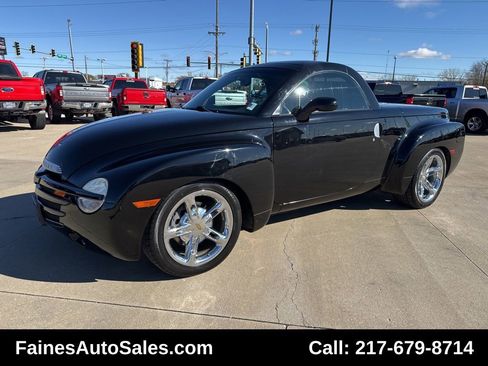 Used 2005 Chevrolet SSR w/ Preferred Equipment Group image 4