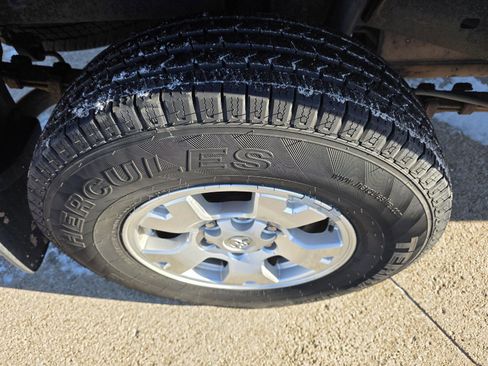 Used 2013 Toyota Tacoma 4x4 Access Cab V6 w/ SR5 Pkg image 46