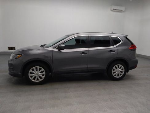 Used 2017 Nissan Rogue S image 2