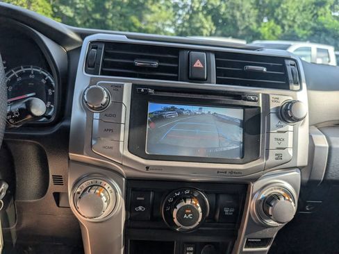 Used 2018 Toyota 4Runner SR5 AWD/4WD image 26