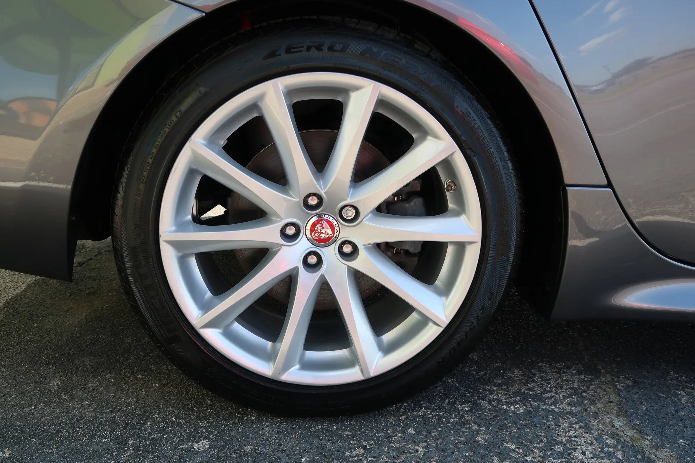 Used 2019 Jaguar XJ R-Sport RWD image 54