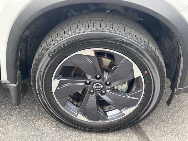 Certified 2024 Nissan Rogue SV w/ SV Premium Package AWD/4WD image 13