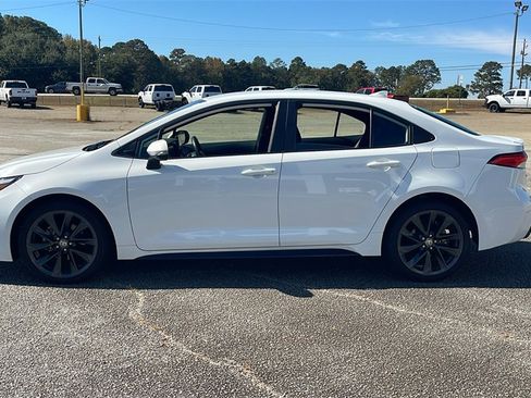 Used 2023 Toyota Corolla SE image 5