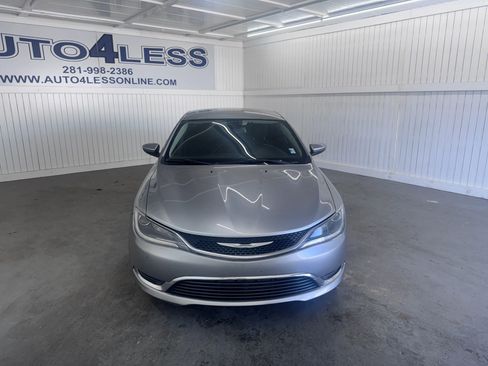 Used 2015 Chrysler 200 Limited image 2