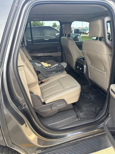 Used 2019 Ford Expedition Max XLT w/ Equipment Group 202A AWD/4WD image 11