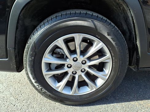 Certified 2021 Jeep Cherokee Latitude Lux w/ Sun & Sound Group image 6